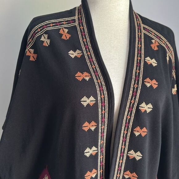 Lucky Brand Women’s One Size Aztec South Western Embroidered Black Poncho Vest - Picture 4 of 8